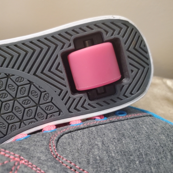 NWOT Heelys youth roller shoes - Picture 7 of 9
